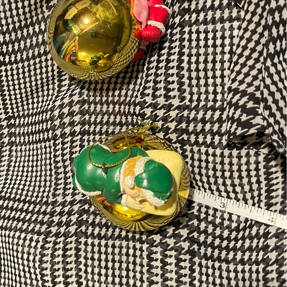 Set of 2 Christmas Ornaments Sleeping Babies Red Green Outfits Resin Gold Orbs - Picture 7 of 11